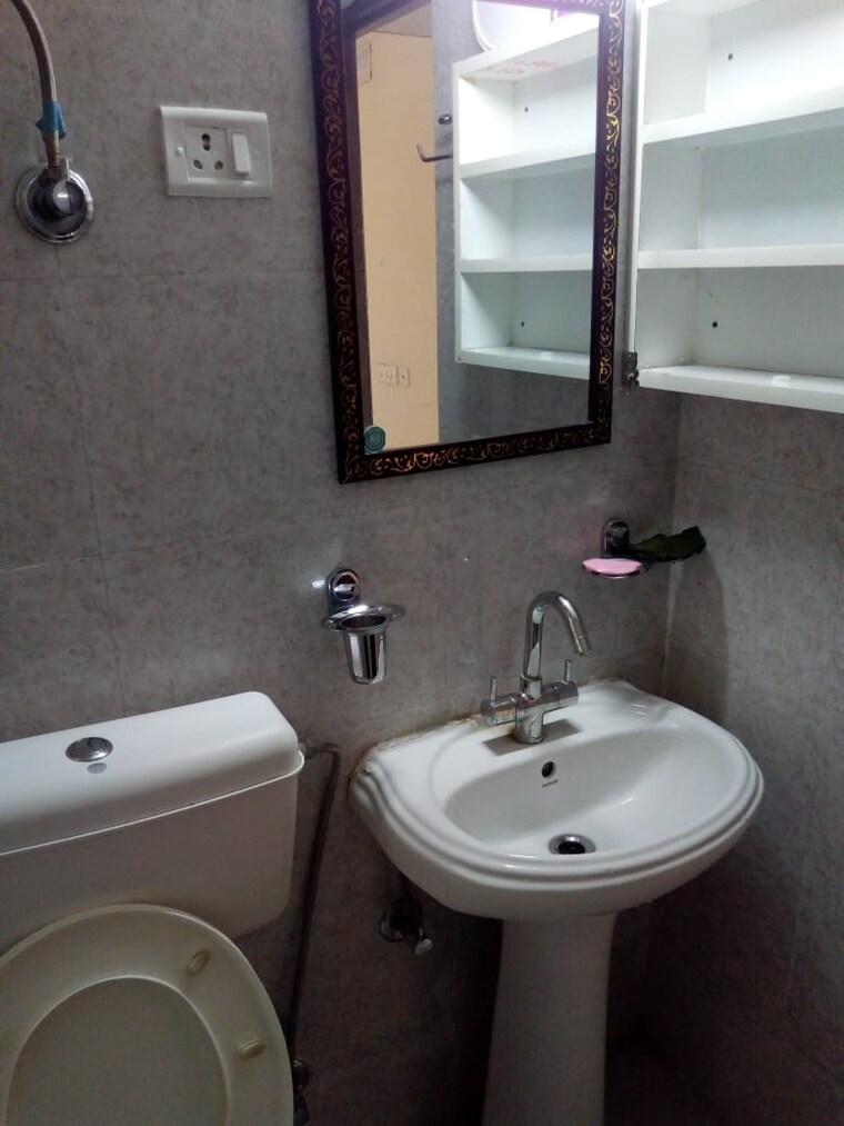 Bathroom, panchsheel-greens-ii 2 Bedroom 915 Sq.Ft. Apartment In Sector 16 Greater Noida Greater Noida 9484890