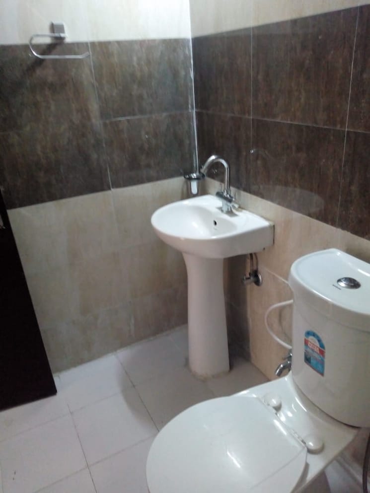 Bathroom, panchsheel-greens-ii 2 Bedroom 915 Sq.Ft. Apartment In Sector 16 Greater Noida Greater Noida 9484890