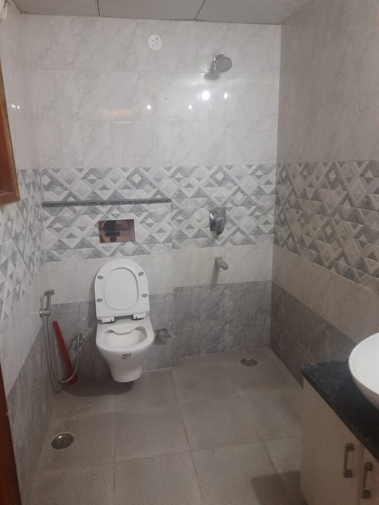 Bathroom, aez-aloha 3 Bedroom 1450 Sq.Ft. Builder Floor In Sector 57 Gurgaon 9484817
