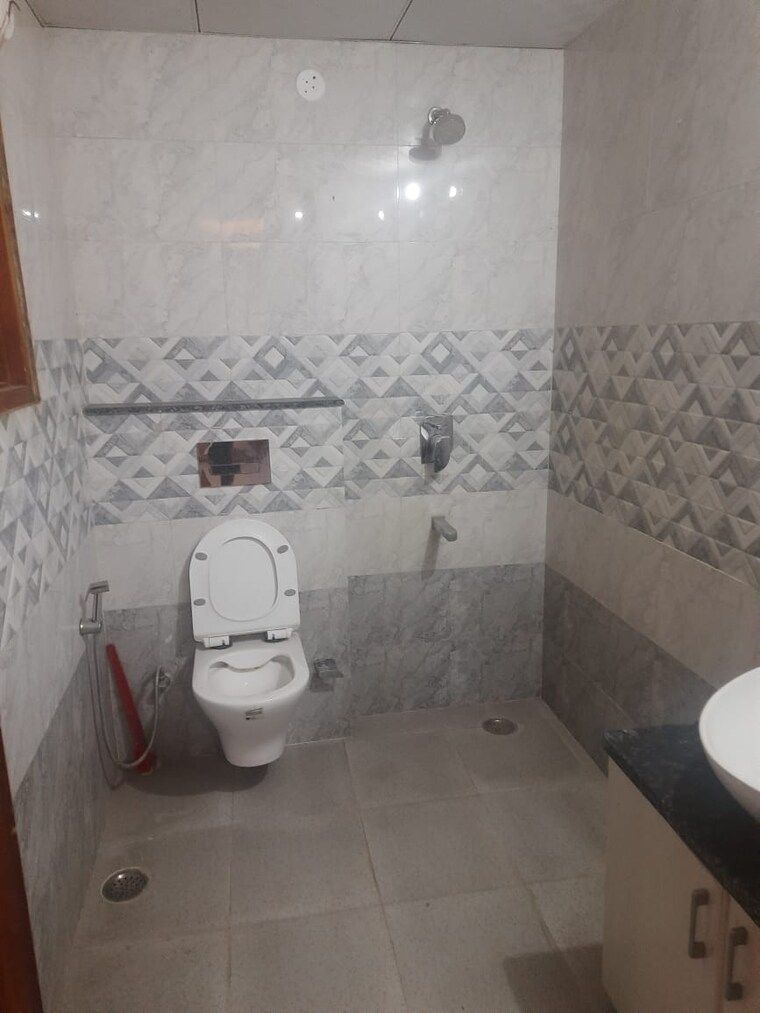 Bathroom, aez-aloha 3 Bedroom 1450 Sq.Ft. Builder Floor In Sector 57 Gurgaon 9484817