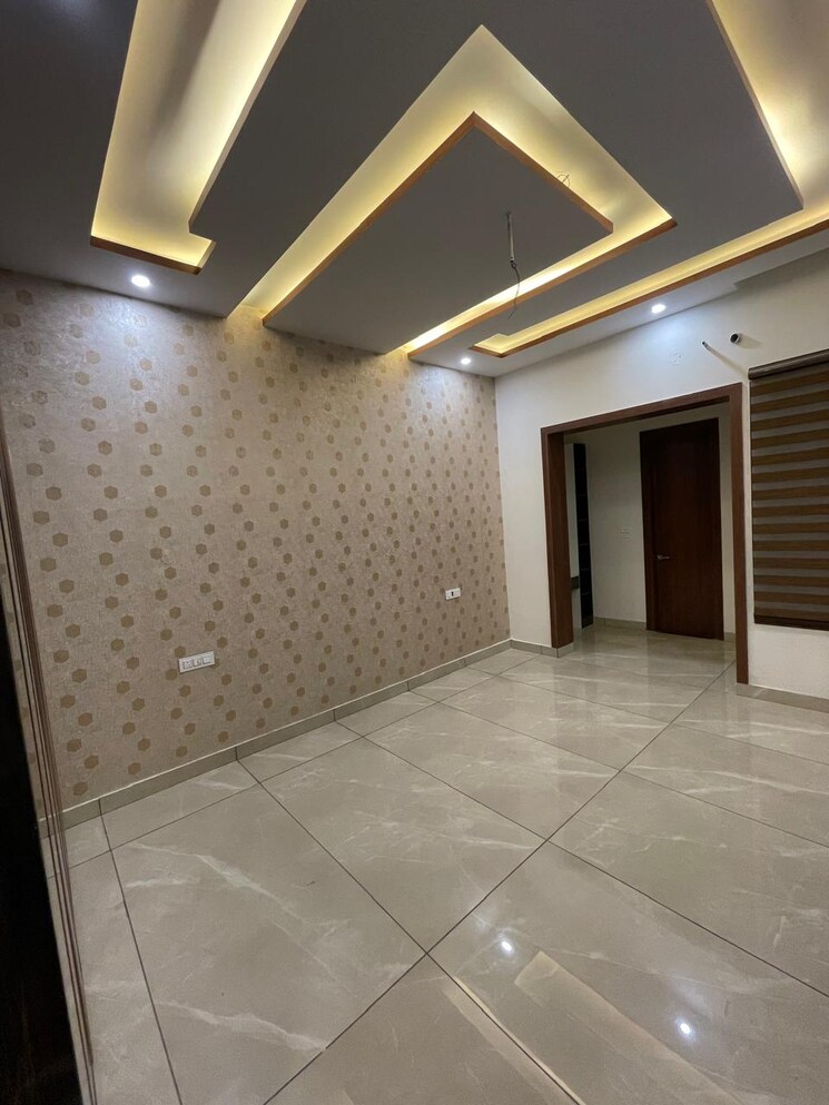 Room, kharar mohali road 5 Bedroom 250 Sq.Yd. Independent House In Kharar Mohali Road Kharar 9484919
