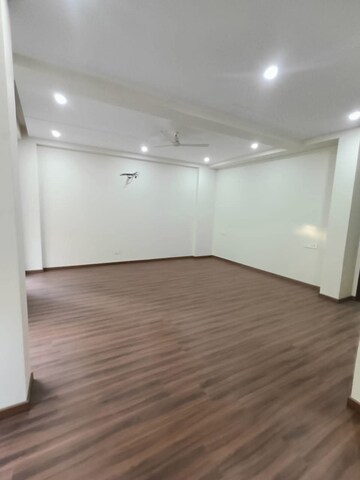 Room in 2 BHK Builder Floor at Sector 7 – for Rent