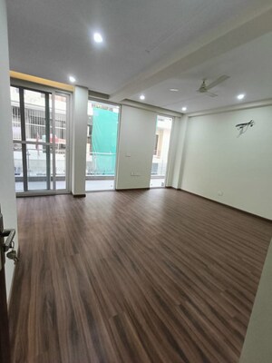 Room in 2 BHK Builder Floor at Sector 7 – for Rent