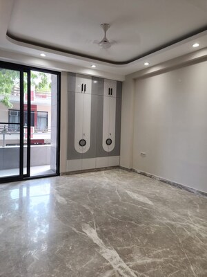 Room in 2 BHK Builder Floor at Sector 7 – for Rent