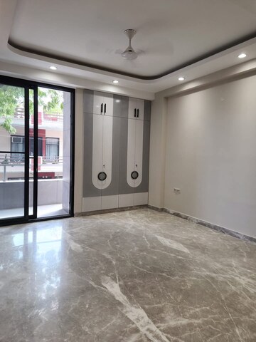 Room in 2 BHK Builder Floor at Sector 7 – for Rent