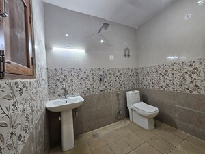 Team Area in 3 BHK Builder Floor at Saket – for Sale