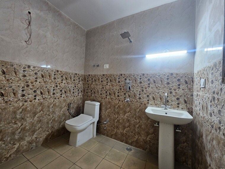 Bathroom, saket 3 Bedroom 1800 Sq.Ft. Builder Floor In Saket Delhi 9484958