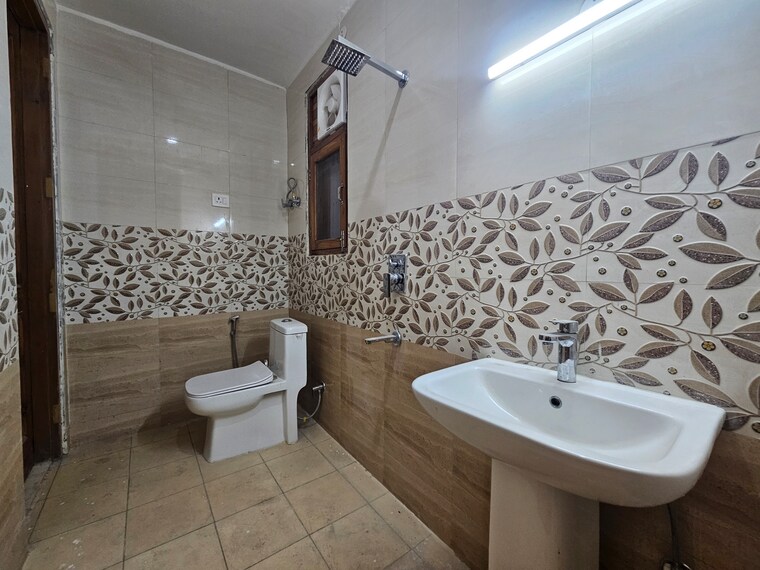 Bathroom, saket 3 Bedroom 1800 Sq.Ft. Builder Floor In Saket Delhi 9484958
