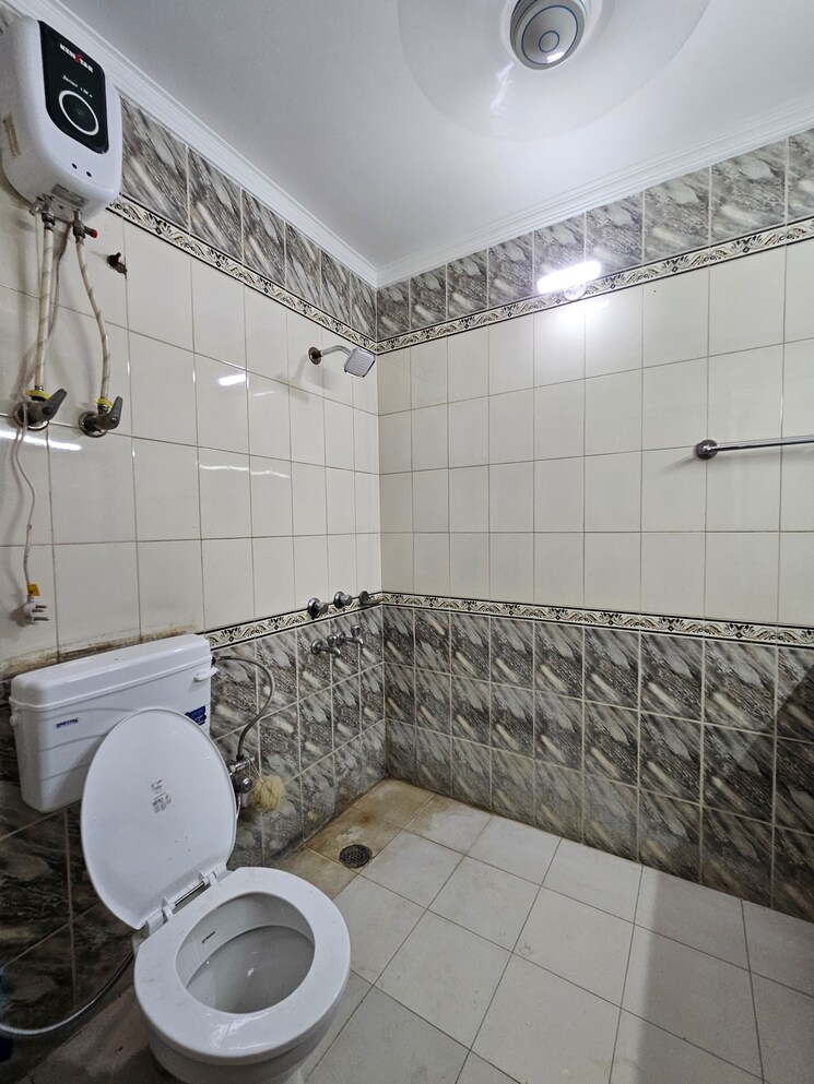 Attached Bathroom, saket 3 Bedroom 1500 Sq.Ft. Builder Floor In Saket Delhi 9485013
