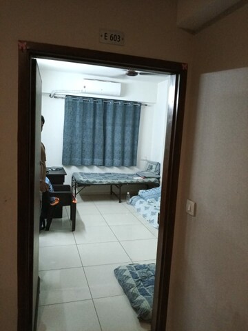 Room in 2 BHK Apartment at Sg Highway – for Rent