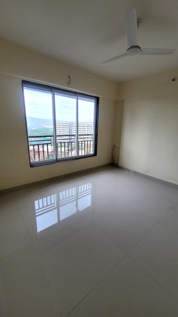 Room in 2 BHK Apartment at Arihant Residency Sion, Sion – for Rent