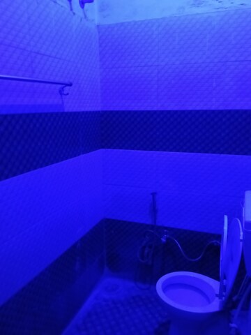 Attached Bathroom in 2 BHK Builder Floor at Gomti Nagar – for Rent