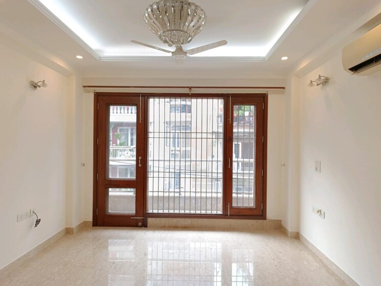 Room, greater kailash ii 3 Bedroom 2100 Sq.Ft. Builder Floor In Greater Kailash ii Delhi 9485030