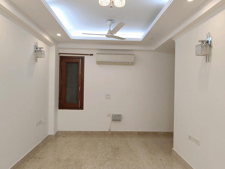 Room, greater kailash ii 3 Bedroom 2100 Sq.Ft. Builder Floor In Greater Kailash ii Delhi 9485030