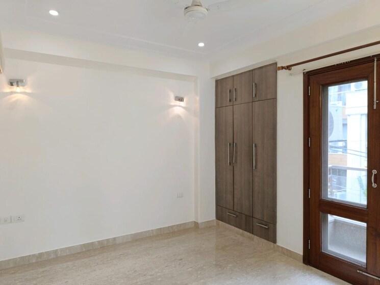 Room, greater kailash ii 3 Bedroom 2100 Sq.Ft. Builder Floor In Greater Kailash ii Delhi 9485030