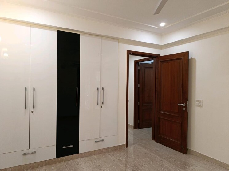Room, greater kailash ii 3 Bedroom 2100 Sq.Ft. Builder Floor In Greater Kailash ii Delhi 9485030