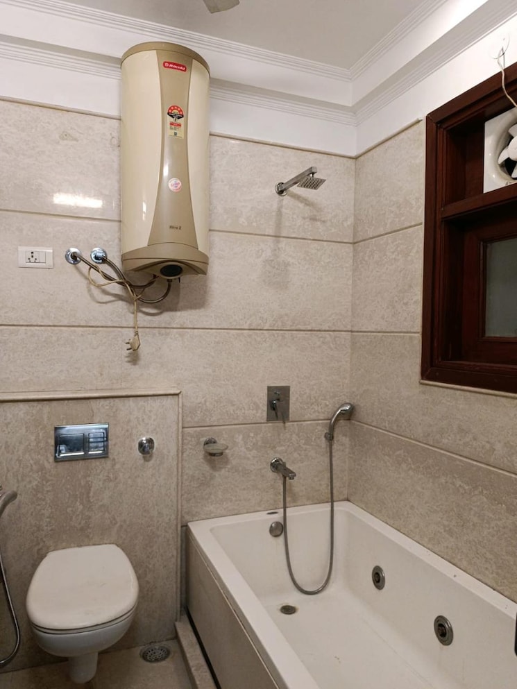Bathroom, greater kailash ii 3 Bedroom 2100 Sq.Ft. Builder Floor In Greater Kailash ii Delhi 9485030