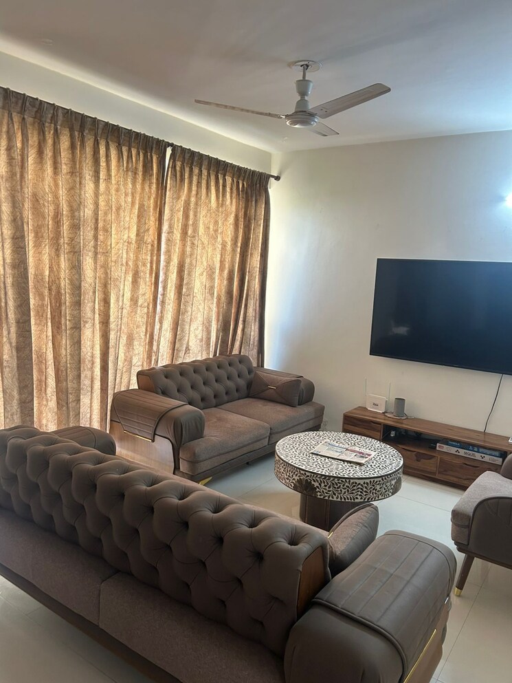 Living Room, tulip-violet 4 Bedroom 2010 Sq.Ft. Apartment In Sector 69 Gurgaon 9485040