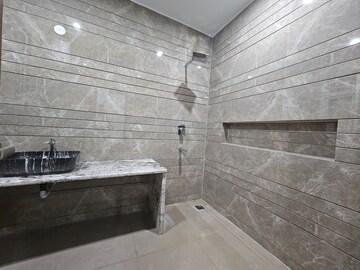 Furnished Amenities in 3 BHK Builder Floor at Saket – for Rent