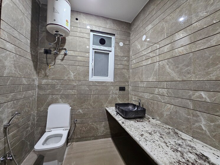 Bathroom, saket 3 Bedroom 1800 Sq.Ft. Builder Floor In Saket Delhi 9485077