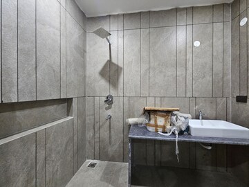 Attached Bathroom in 3 BHK Builder Floor at Saket – for Rent