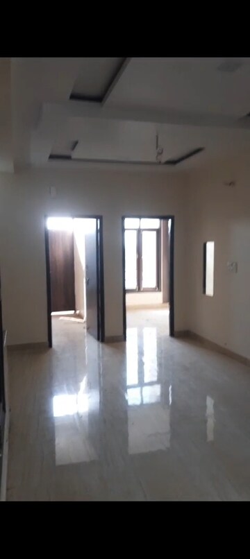 Room in 3 BHK Builder Floor at Chinhat – for Rent
