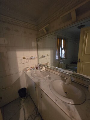 Attached Bathroom in 4 BHK Independent House at Ashok Nagar – for Rent