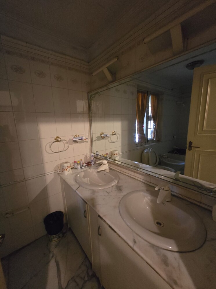 Attached Bathroom, ashok nagar 4 Bedroom 2500 Sq.Ft. Independent House In Ashok Nagar Bangalore 9485085