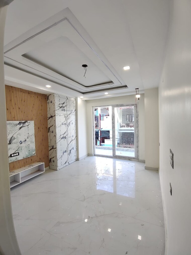 Room, gms road 3 Bedroom 2000 Sq.Ft. Builder Floor In Gms Road Dehradun 9485106