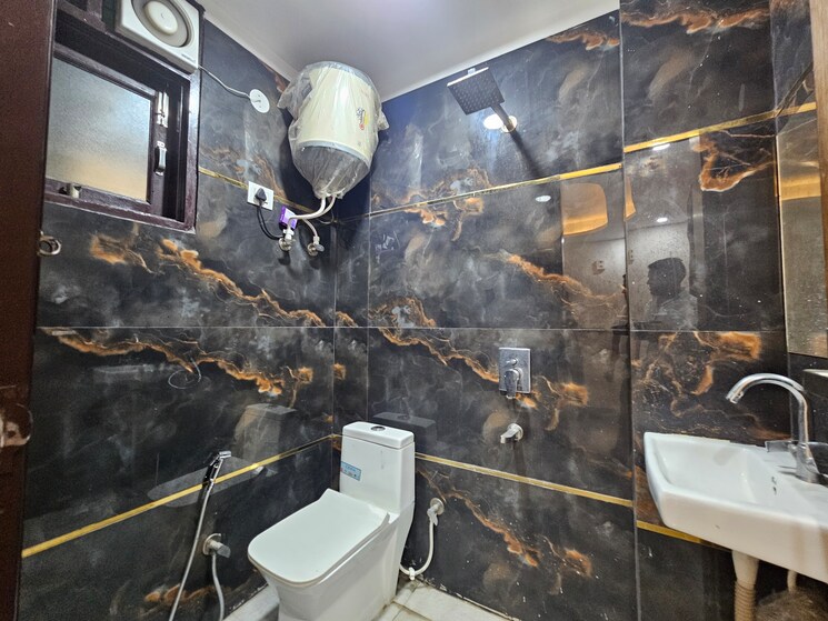 Bathroom, saket 2 Bedroom 850 Sq.Ft. Builder Floor In Saket Delhi 9485125