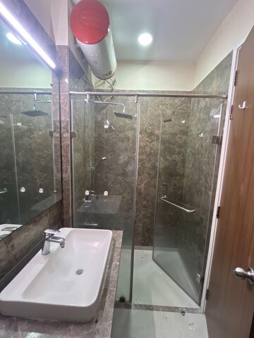 Furnished Amenities in 3 BHK Apartment at Lower Parel – for Rent