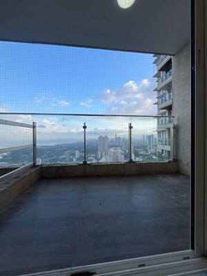 Room in 3 BHK Apartment at Lower Parel – for Rent