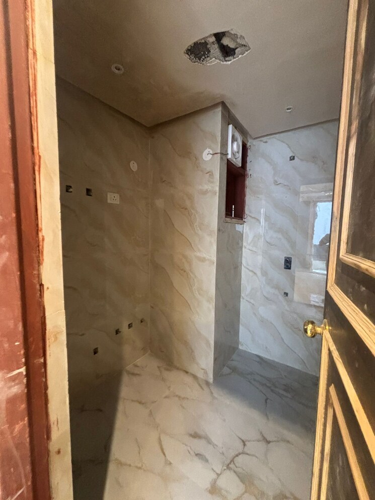 Bathroom, palm-residency-chhatarpur 2 Bedroom 1000 Sq.Ft. Apartment In Chattarpur Delhi 9485146