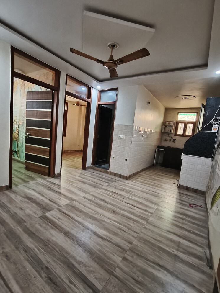  Parking, vipin garden 2 Bedroom 65 Acre Builder Floor In Vipin Garden Delhi 9485189