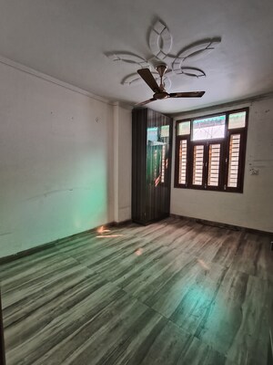 Room in 2 BHK Builder Floor at Vipin Garden – for Rent