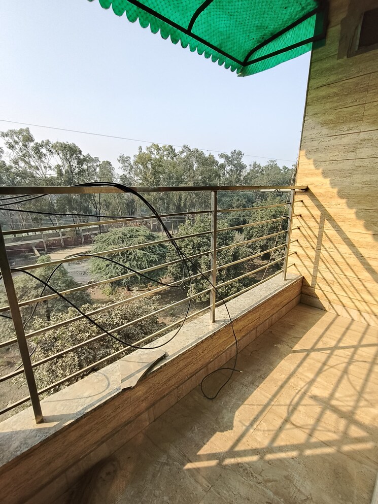 Balcony, vipin garden 2 Bedroom 65 Acre Builder Floor In Vipin Garden Delhi 9485189