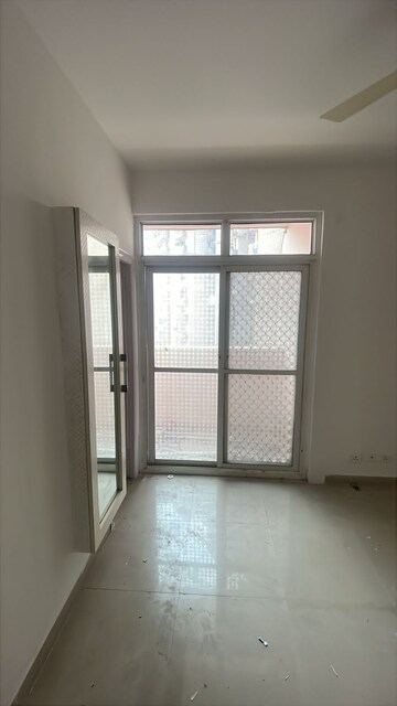 Room in 3.5 BHK Villa at Vrindavan Garden, Sector 16b Greater Noida – for Sale