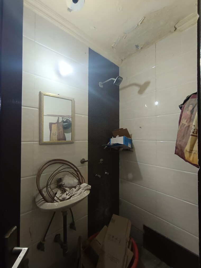 Bathroom, palm-residency-chhatarpur 2 Bedroom 950 Sq.Ft. Apartment In Chattarpur Delhi 9485191