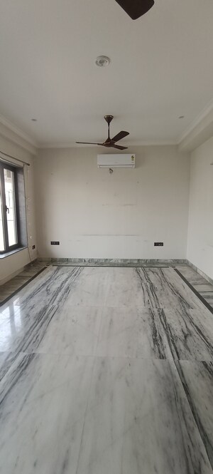 Room in 3.5 BHK Builder Floor at Paarth Apartments, Sector 55 – for Rent