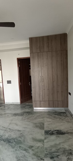 Building Lobby in 3.5 BHK Builder Floor at Paarth Apartments, Sector 55 – for Rent