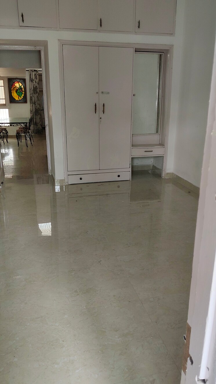 Room, sector 6 4 Bedroom 2500 Sq.Ft. Apartment In Sector 6 Panchkula 9485243