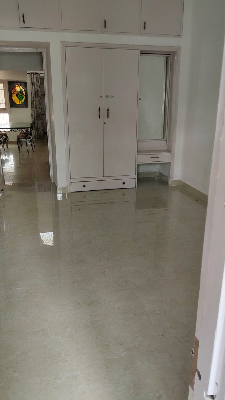 Room, sector 6 4 Bedroom 2500 Sq.Ft. Apartment In Sector 6 Panchkula 9485243