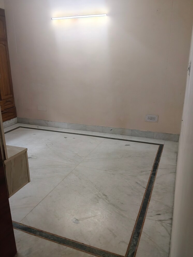 Room, sector 6 4 Bedroom 2500 Sq.Ft. Apartment In Sector 6 Panchkula 9485243