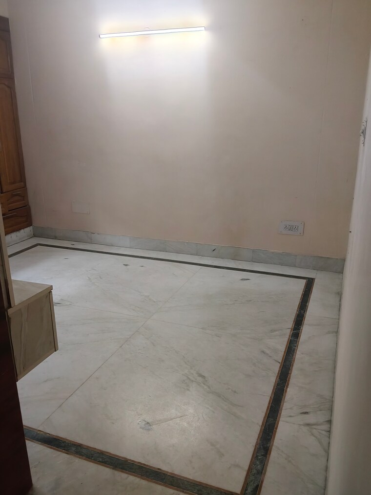 Room, sector 6 4 Bedroom 2500 Sq.Ft. Apartment In Sector 6 Panchkula 9485243