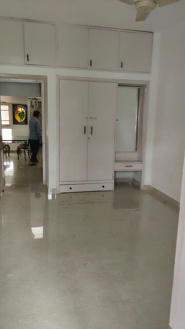 Room in 4 BHK Apartment at Sector 6 – for Sale