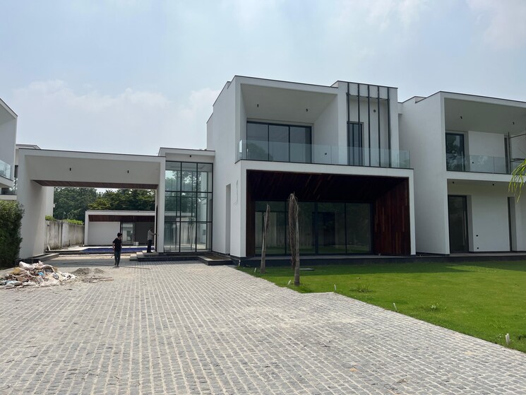 Exterior View, sultanpur 6+ Bedroom 2400 Sq.Yd. Villa In Sultanpur Delhi 9485242