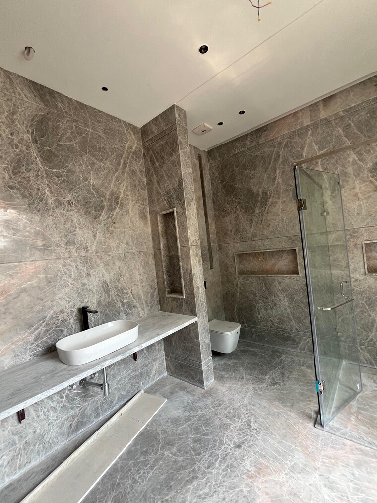 Bathroom, sultanpur 6+ Bedroom 2400 Sq.Yd. Villa In Sultanpur Delhi 9485242