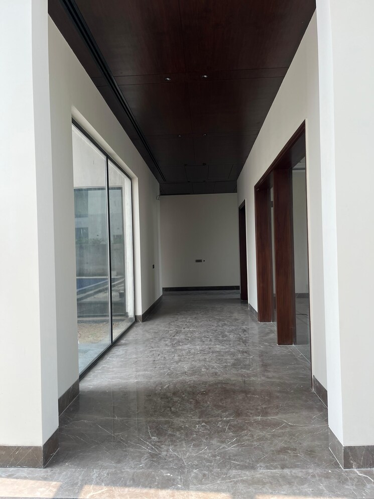 Room, palam 5 Bedroom 1250 Sq.Yd. Villa In Palam Delhi 9485277