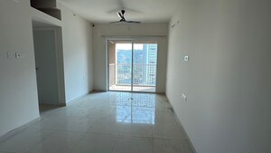 Room in 2 BHK Apartment at Godrej Green Vistas, Mahalunge – for Rent