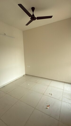 Room in 2 BHK Apartment at Godrej Green Vistas, Mahalunge – for Rent